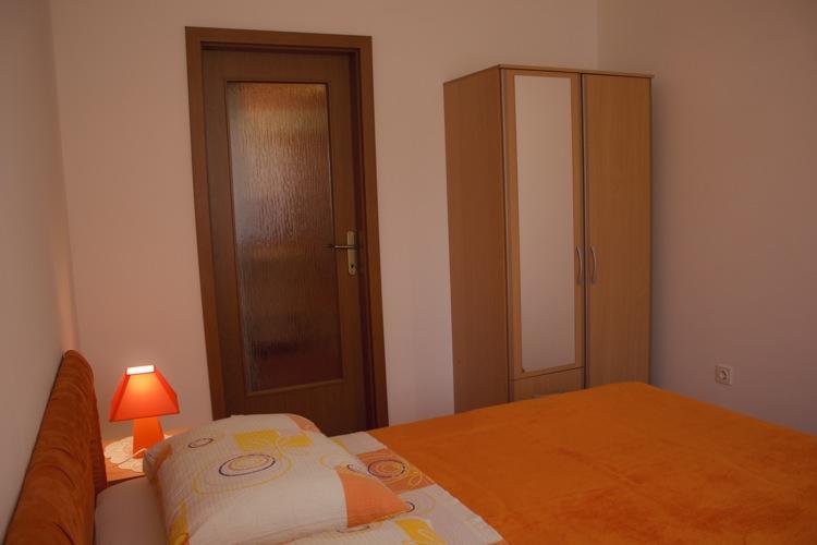 Apartment And Room Daria Vis Island Exterior photo