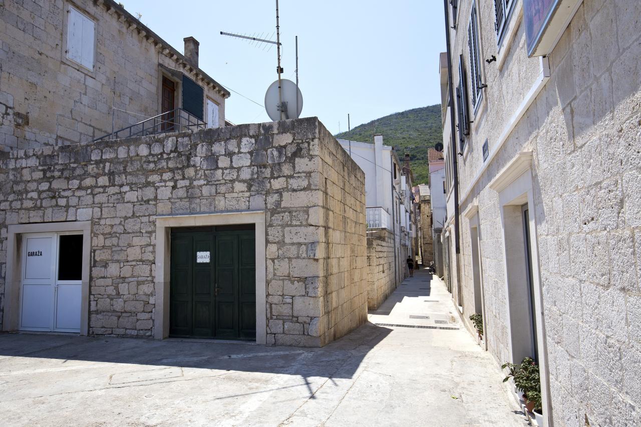Apartment And Room Daria Vis Island Exterior photo